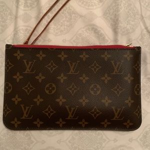 Louis Vuitton never full wristlet